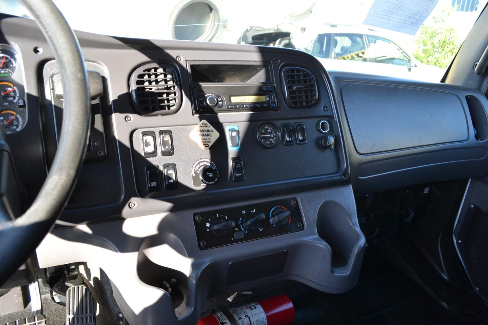 2017 WHITE /BLACK FREIGHTLINER M2-106 with an CUMMINS ISB 6.7L 260HP engine, ALLISON 2500RDS AUTOMATIC transmission, located at 9172 North Fwy, Houston, TX, 77037, (713) 910-6868, 29.887470, -95.411903 - 26,000LB GVWR NON CDL , MORGAN 26FT BOX, 13FT CLEARANCE, HEIGHT 103" X WIDTH 102", AIR RIDE, EXTENDED CAB BENCH SEAT, 80 GALLON FUEL TANK, POWER WINDOWS, LOCKS, & MIRRORS, COLD A/C, MAXON 3,000LB CAPACITY ALUMINUM LIFT GATE - Photo#12